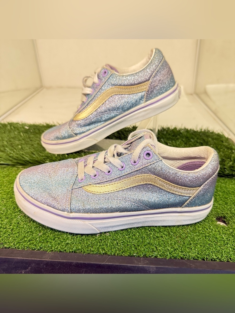 Vans Kids Glitter Low-Top Sneakers in Iridescent Lavender with Gold Stripe